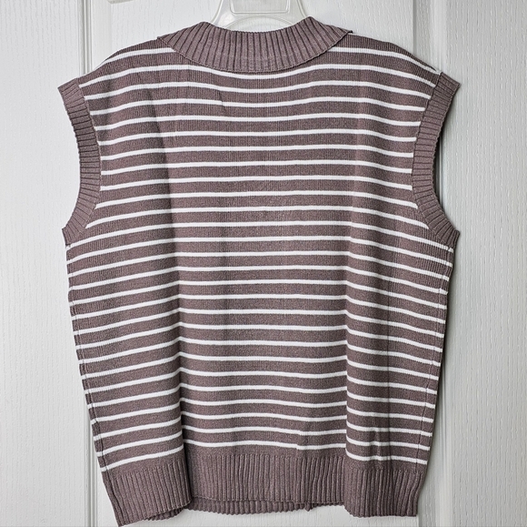 Women's V-Neck Cap Sleeve Oversized Collared Sleeveless Striped Sweater Vest - Picture 3 of 5